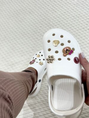 Babuche Plataforma Adulto- Cor Branca -Acompanha 6 Pin